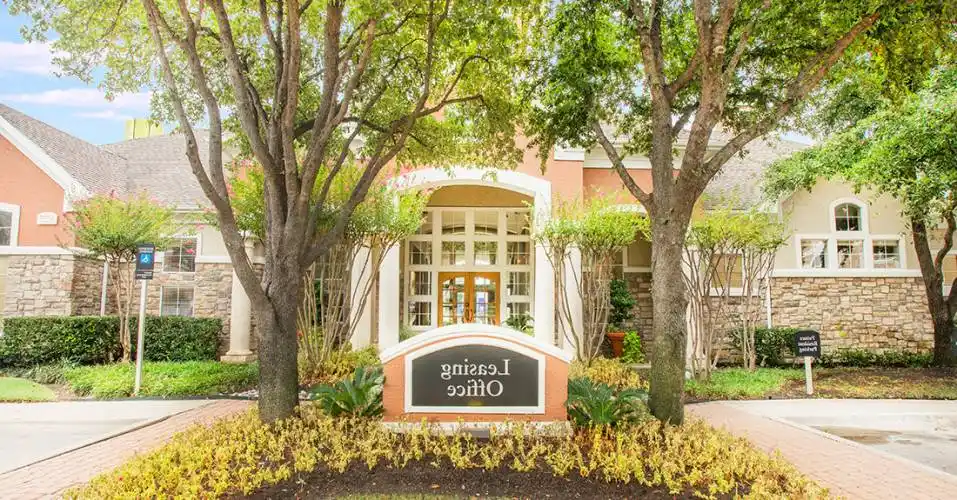 Rental by Apartment Wolf | Grand Venetian at Las Colinas | 6225 Love Dr, Irving, TX 75039 | apartmentwolf.com