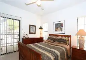 Rental by Apartment Wolf | Oaks Hackberry Creek | 6901 N State Highway 161, Irving, TX 75039 | apartmentwolf.com