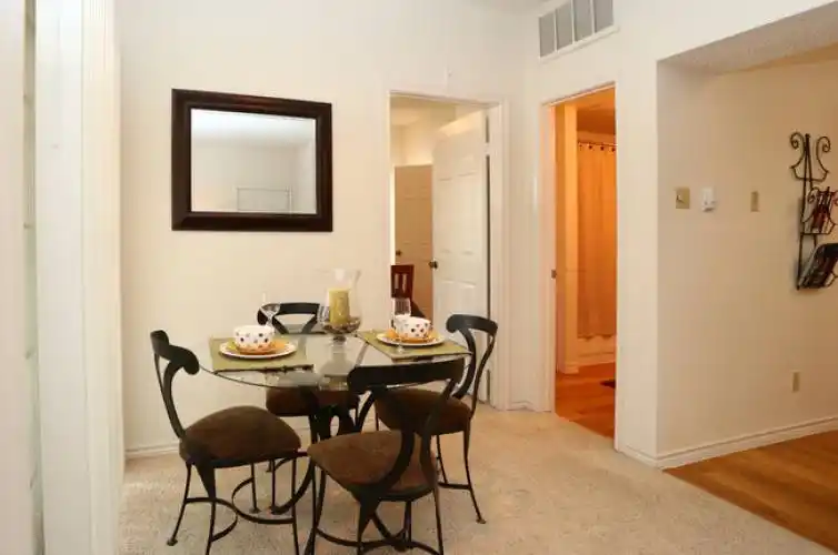 Rental by Apartment Wolf | Oaks Hackberry Creek | 6901 N State Highway 161, Irving, TX 75039 | apartmentwolf.com