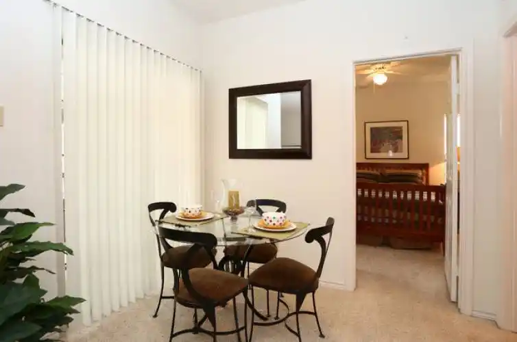 Rental by Apartment Wolf | Oaks Hackberry Creek | 6901 N State Highway 161, Irving, TX 75039 | apartmentwolf.com