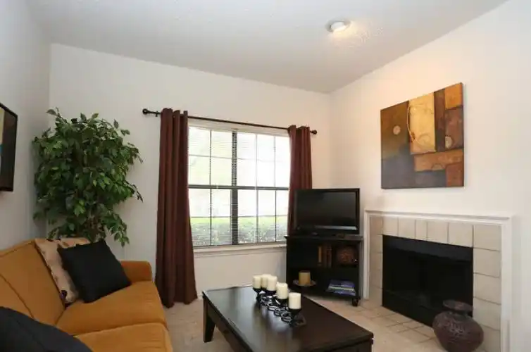 Rental by Apartment Wolf | Oaks Hackberry Creek | 6901 N State Highway 161, Irving, TX 75039 | apartmentwolf.com