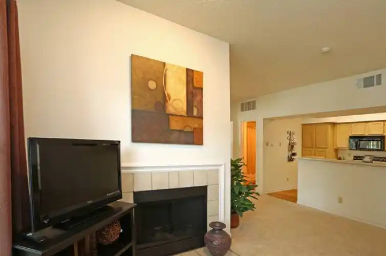 Rental by Apartment Wolf | Oaks Hackberry Creek | 6901 N State Highway 161, Irving, TX 75039 | apartmentwolf.com