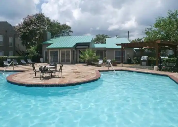 Rental by Apartment Wolf | Gateway at Ellington | 15603 Gulf Fwy, Webster, TX 77598 | apartmentwolf.com