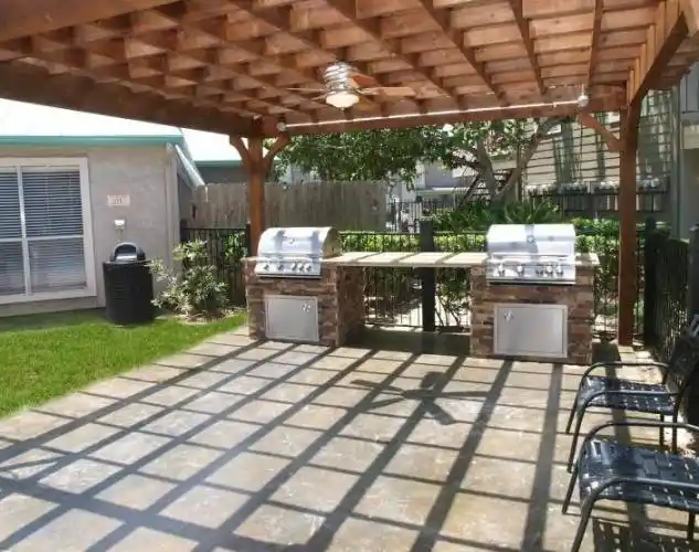 Rental by Apartment Wolf | Gateway at Ellington | 15603 Gulf Fwy, Webster, TX 77598 | apartmentwolf.com