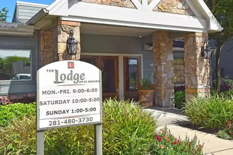 Rental by Apartment Wolf | The Lodge on El Dorado | 265 El Dorado Blvd, Webster, TX 77598 | apartmentwolf.com