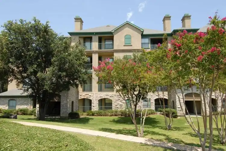 Rental by Apartment Wolf | The Villas at Beaver Creek | 1000 Meadow Creek Dr, Irving, TX 75038 | apartmentwolf.com