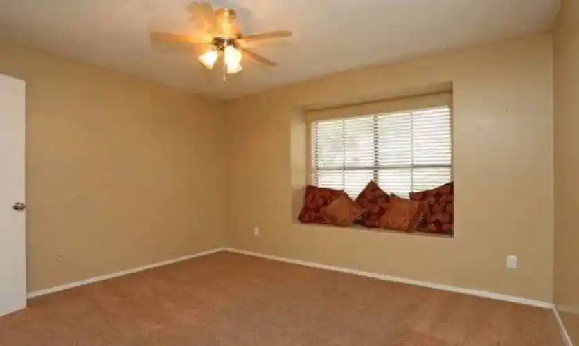 Rental by Apartment Wolf | Montoro | 3701 W Pioneer Dr, Irving, TX 75061 | apartmentwolf.com