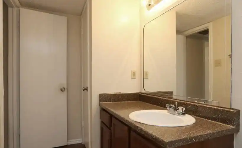 Rental by Apartment Wolf | Covington Creek | 4188 W Pioneer Dr, Irving, TX 75061 | apartmentwolf.com