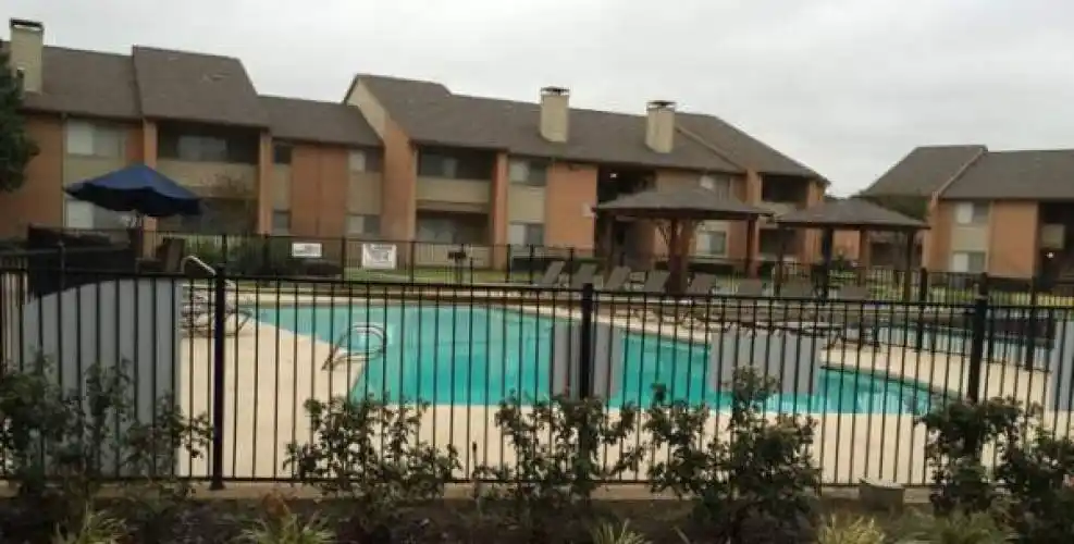 Rental by Apartment Wolf | The Courts of Bedford | 1501 Tennis Dr, Bedford, TX 76022 | apartmentwolf.com