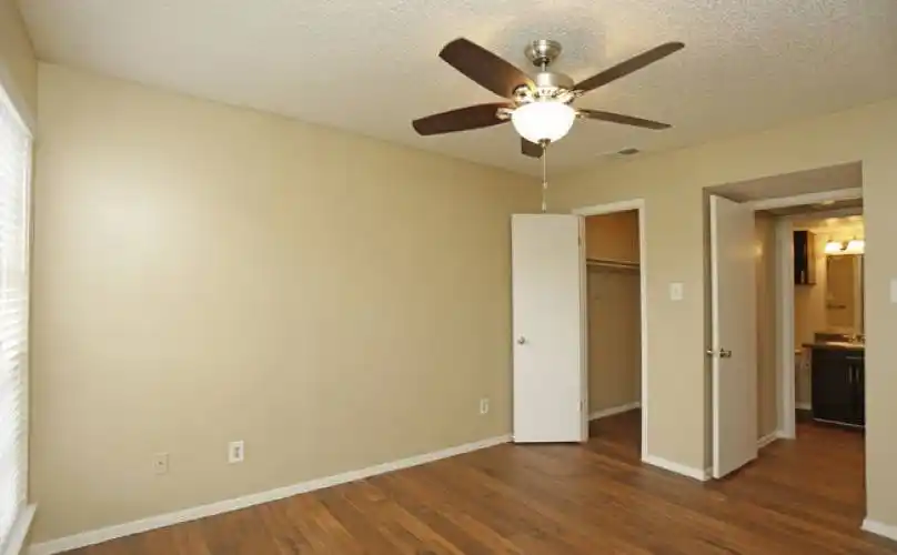 Rental by Apartment Wolf | Crossings at Irving | 1900 Estrada Pky, Irving, TX 75061 | apartmentwolf.com