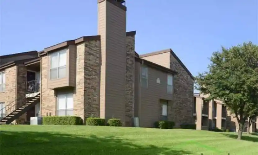 Rental by Apartment Wolf | The Crossings on Walnut Hill | 2615 W Walnut Hill Ln, Irving, TX 75038 | apartmentwolf.com