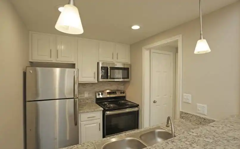 Rental by Apartment Wolf | Hadley at Bellmar | 10640 Steppington Dr, Dallas, TX 75230 | apartmentwolf.com