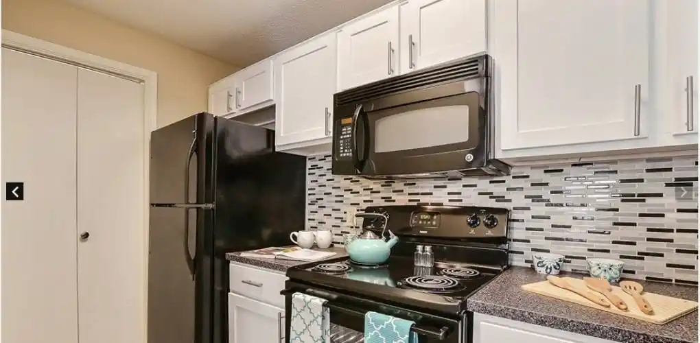 Rental by Apartment Wolf | Jefferson Creek | 800 W Royal Ln, Irving, TX 75039 | apartmentwolf.com