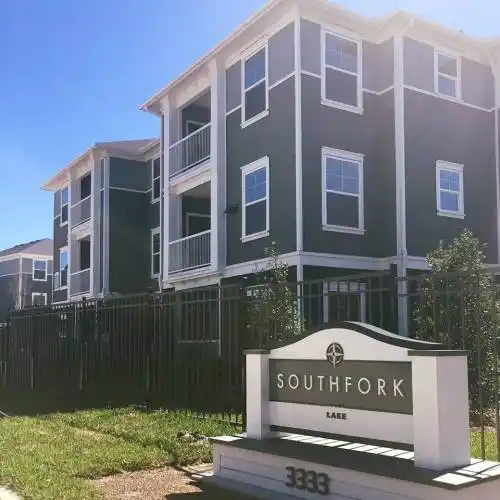 Rental by Apartment Wolf | Southfork Lake | 3333 Southfork Pky, Manvel, TX 77578 | apartmentwolf.com