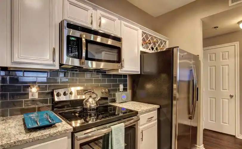 Rental by Apartment Wolf | Vines at Turtle Creek | 3001 Sale St, Dallas, TX 75219 | apartmentwolf.com