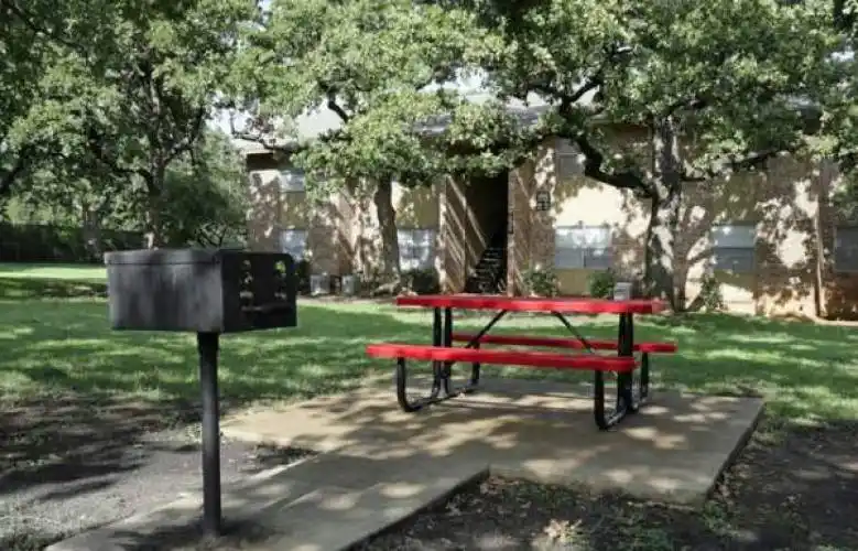 Rental by Apartment Wolf | Park Grove Square | 2957 Park Square Dr, Irving, TX 75060 | apartmentwolf.com