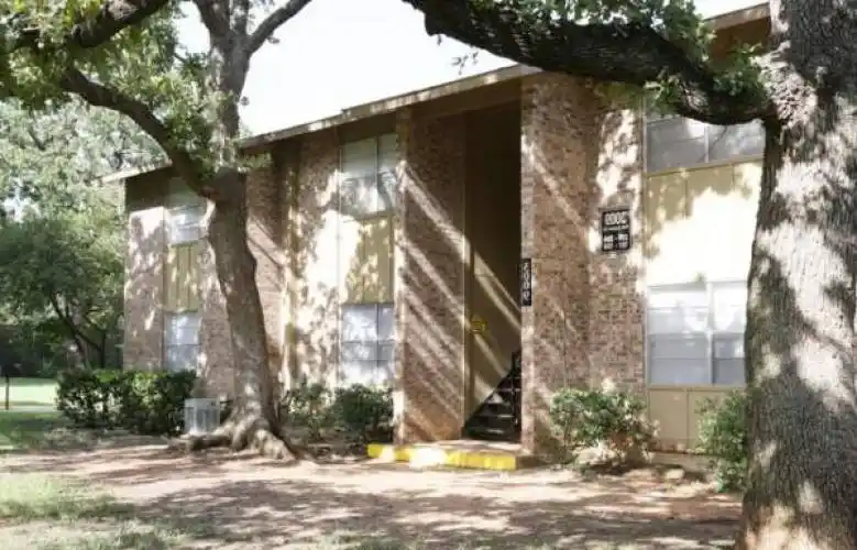 Rental by Apartment Wolf | Park Grove Square | 2957 Park Square Dr, Irving, TX 75060 | apartmentwolf.com