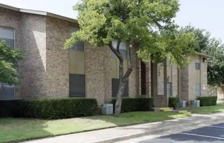 Rental by Apartment Wolf | Park Grove Square | 2957 Park Square Dr, Irving, TX 75060 | apartmentwolf.com