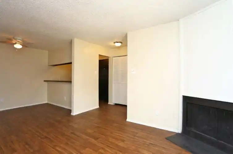 Rental by Apartment Wolf | ROCHELLE PLACE | 240 W Rochelle Rd, Irving, TX 75062 | apartmentwolf.com