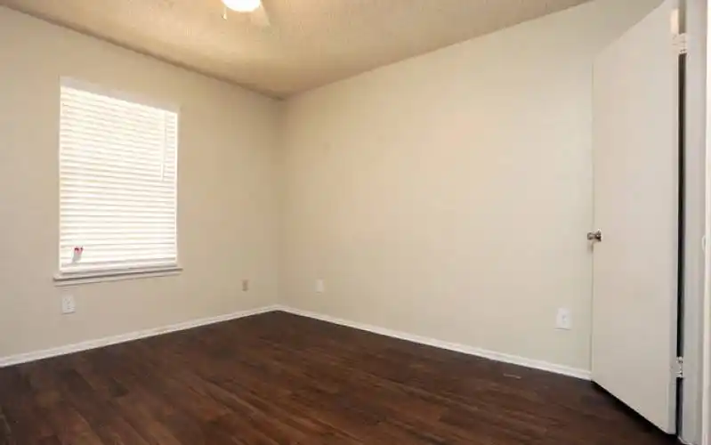 Rental by Apartment Wolf | ROCHELLE PLACE | 240 W Rochelle Rd, Irving, TX 75062 | apartmentwolf.com