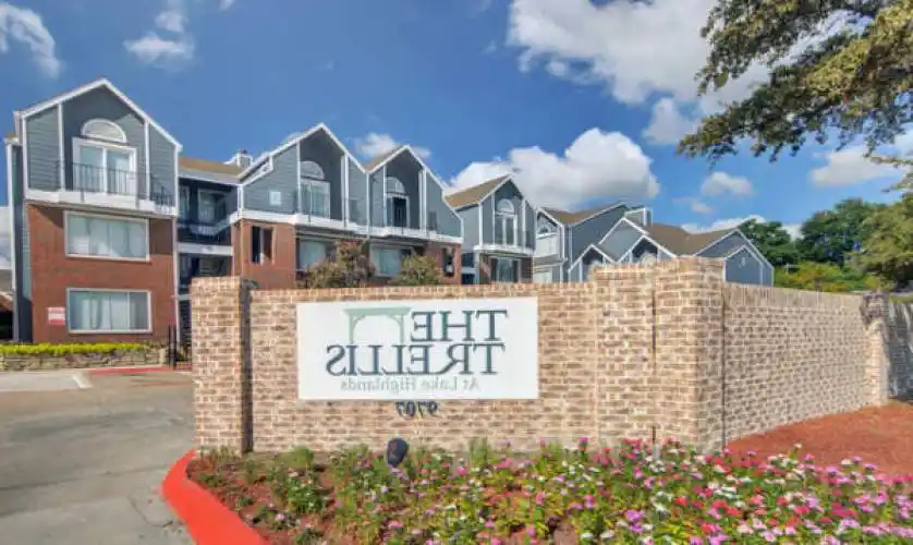 Rental by Apartment Wolf | The Trellis at Lake Highlands | 9707 Walnut Hill Ln, Dallas, TX 75238 | apartmentwolf.com