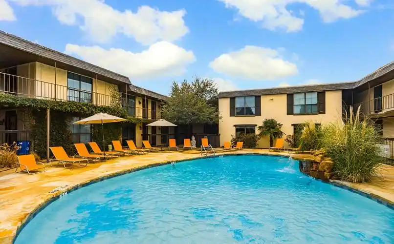 Rental by Apartment Wolf | LaVita on Lovers Lane | 6603 E Lovers Ln, Dallas, TX 75214 | apartmentwolf.com