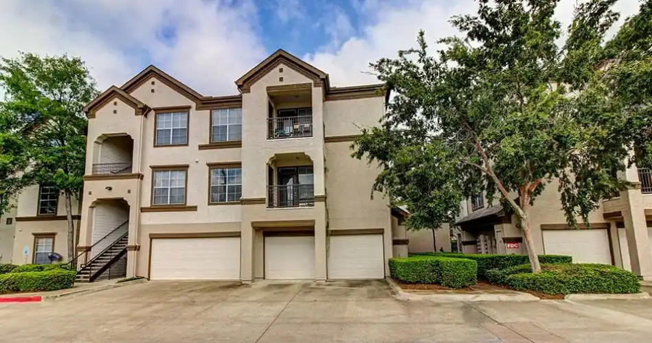 Rental by Apartment Wolf | Stone Creek at Old Farm | 8585 Woodway Dr, Houston, TX 77063 | apartmentwolf.com