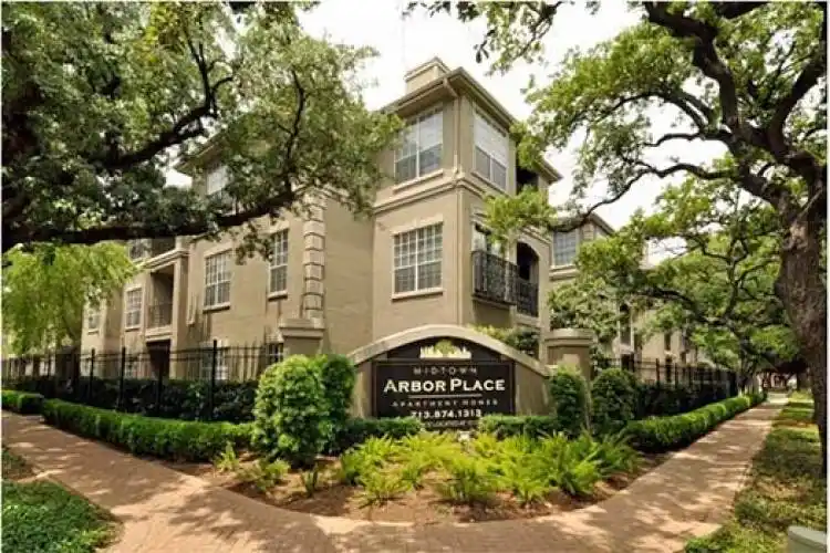 Rental by Apartment Wolf | Midtown Arbor Place | 10 Oak Ct, Houston, TX 77006 | apartmentwolf.com