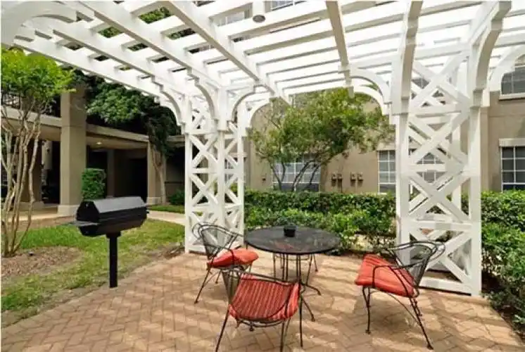 Rental by Apartment Wolf | Midtown Arbor Place | 10 Oak Ct, Houston, TX 77006 | apartmentwolf.com