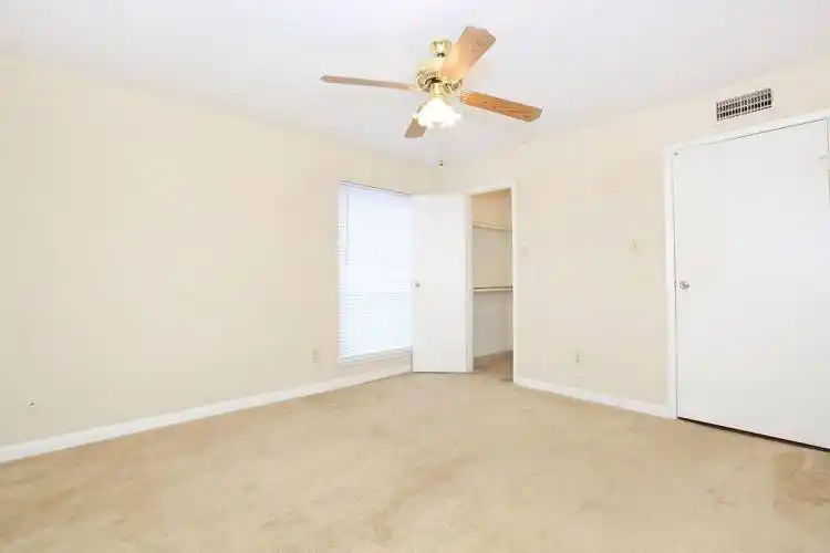 Rental by Apartment Wolf | Estates at Westchase | 2305 Hayes Rd, Houston, TX 77077 | apartmentwolf.com