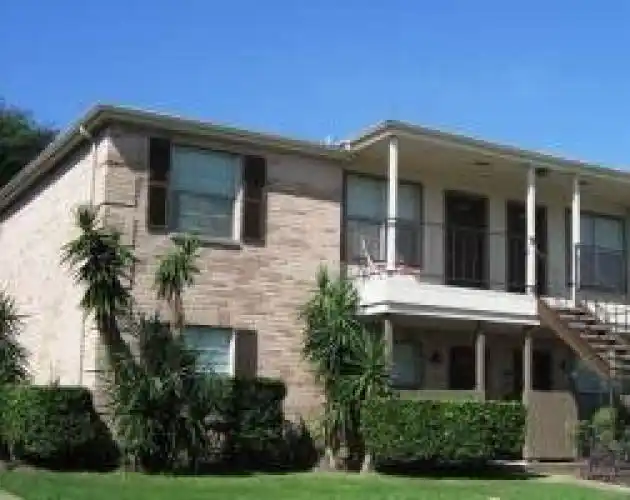 Rental by Apartment Wolf | Preserve at Westchase | 10615 Meadowglen Ln, Houston, TX 77042 | apartmentwolf.com