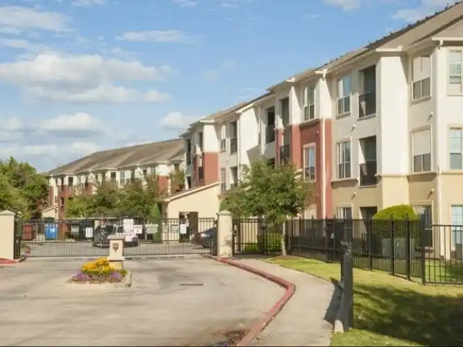 Rental by Apartment Wolf | Marquette at Piney Point | 9100 Westheimer Rd, Houston, TX 77063 | apartmentwolf.com