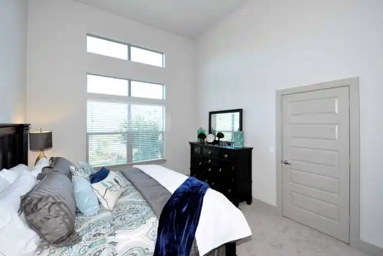 Rental by Apartment Wolf | Vargos on the Lake | 2411 Fondren Rd, Houston, TX 77063 | apartmentwolf.com