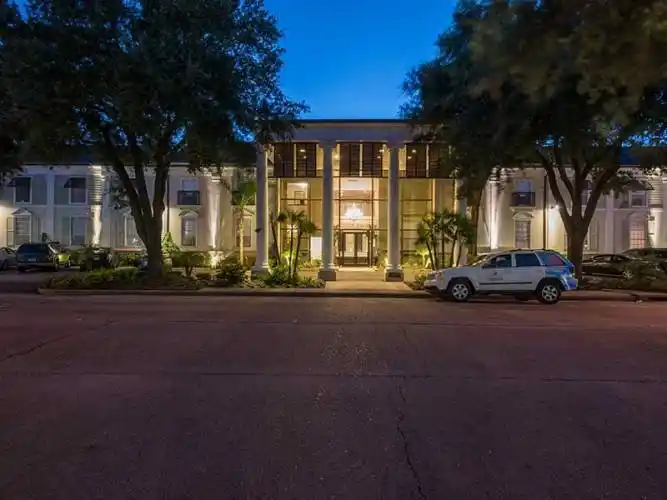 Rental by Apartment Wolf | Heritage | 2666 Marilee Ln, Houston, TX 77057 | apartmentwolf.com