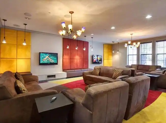 Rental by Apartment Wolf | AMLI 2121 | 2121 Allen Pky, Houston, TX 77019 | apartmentwolf.com