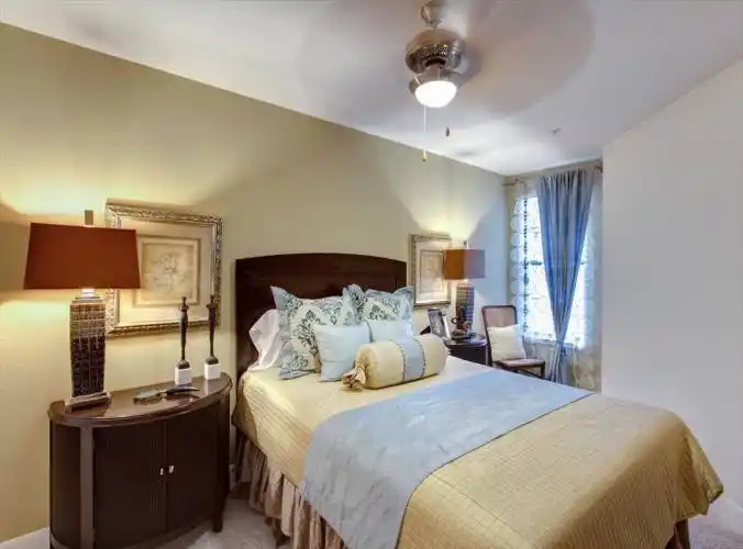 Rental by Apartment Wolf | AMLI 2121 | 2121 Allen Pky, Houston, TX 77019 | apartmentwolf.com