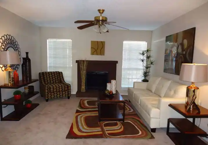 Rental by Apartment Wolf | London Park | 15889 Preston Rd, Dallas, TX 75248 | apartmentwolf.com