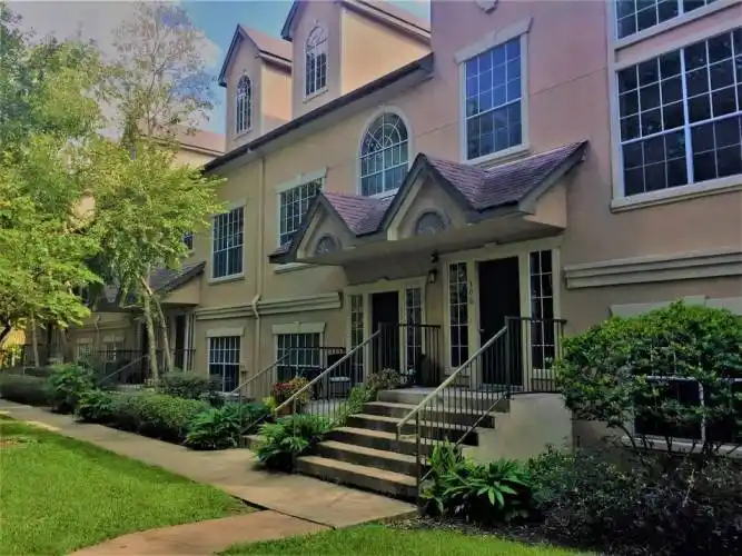 Rental by Apartment Wolf | Plaza At River Oaks | 1920 W Gray St, Houston, TX 77019 | apartmentwolf.com