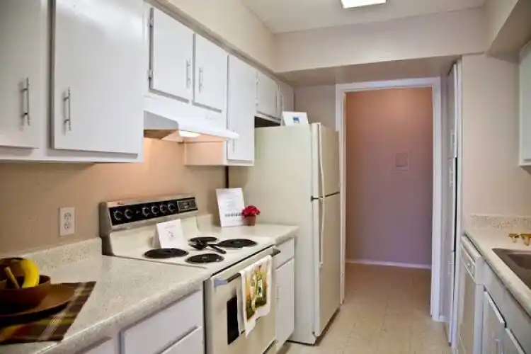 Rental by Apartment Wolf | Preserve Piney Point | 8740 Westheimer Rd, Houston, TX 77063 | apartmentwolf.com