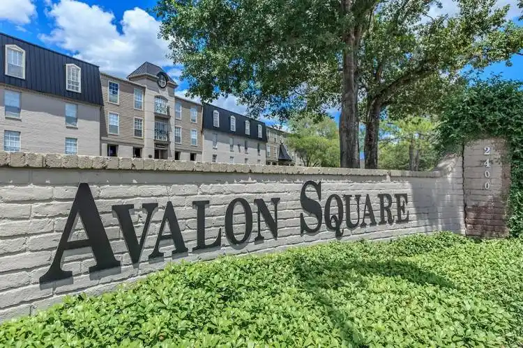 Rental by Apartment Wolf | Avalon Square Apartments | 2400 Westheimer Rd, Houston, TX 77098 | apartmentwolf.com