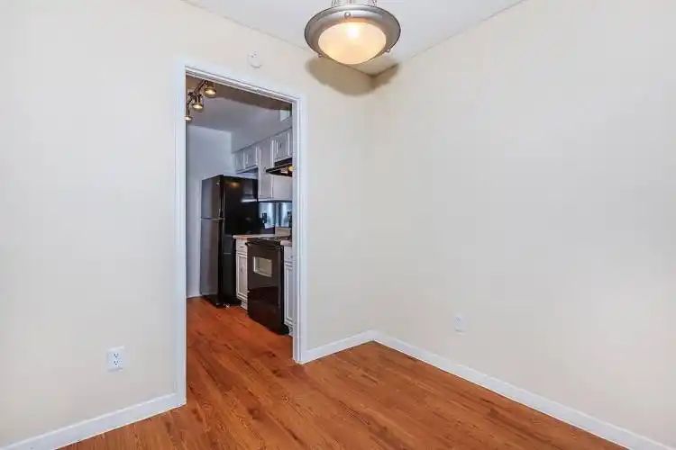 Rental by Apartment Wolf | Avalon Square Apartments | 2400 Westheimer Rd, Houston, TX 77098 | apartmentwolf.com