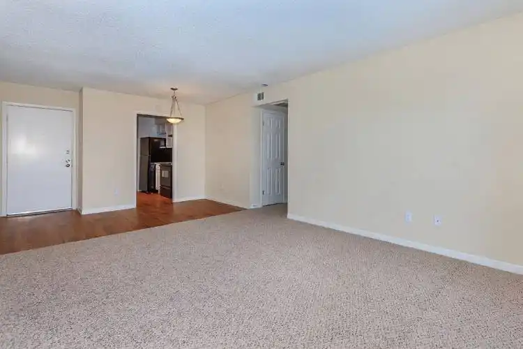 Rental by Apartment Wolf | Avalon Square Apartments | 2400 Westheimer Rd, Houston, TX 77098 | apartmentwolf.com