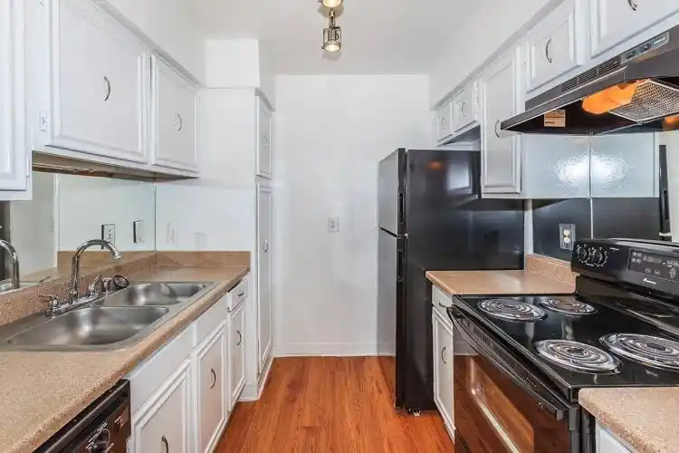 Rental by Apartment Wolf | Avalon Square Apartments | 2400 Westheimer Rd, Houston, TX 77098 | apartmentwolf.com