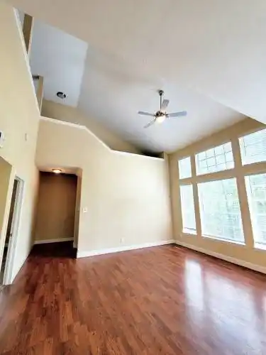 Rental by Apartment Wolf | Park on Memorial | 14855 Memorial Dr, Houston, TX 77079 | apartmentwolf.com