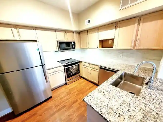 Rental by Apartment Wolf | Park on Memorial | 14855 Memorial Dr, Houston, TX 77079 | apartmentwolf.com