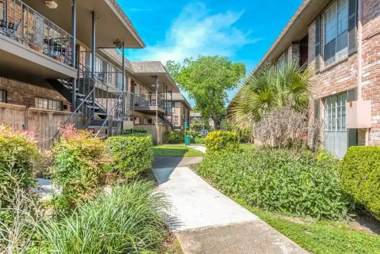 Rental by Apartment Wolf | Briarwest | 1950 Winrock Blvd, Houston, TX 77057 | apartmentwolf.com