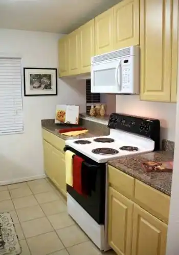 Rental by Apartment Wolf | Augusta Court | 1819 Augusta Dr, Houston, TX 77057 | apartmentwolf.com