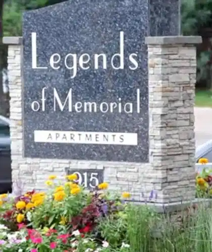 Rental by Apartment Wolf | Legends of Memorial Apartments | 915 Silber Rd, Houston, TX 77024 | apartmentwolf.com