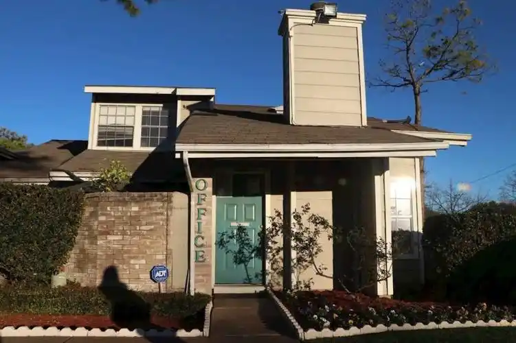 Rental by Apartment Wolf | Sunswept Townhomes | 12247 Sunset Meadow Ln, Houston, TX 77035 | apartmentwolf.com