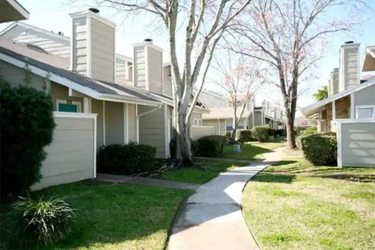 Rental by Apartment Wolf | Sunswept Townhomes | 12247 Sunset Meadow Ln, Houston, TX 77035 | apartmentwolf.com